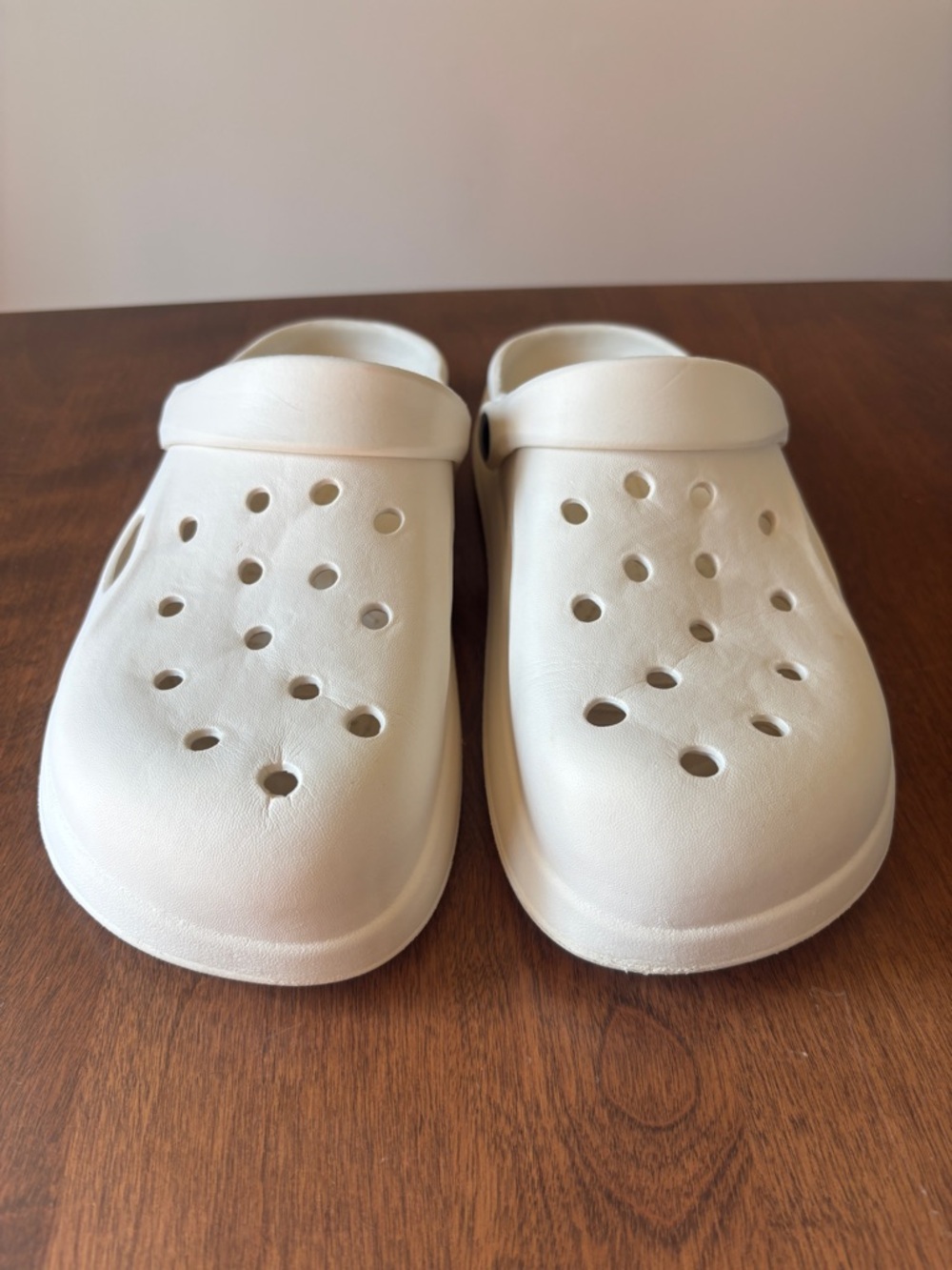 Source Unknown White Men's Slip-On Vented Clogs